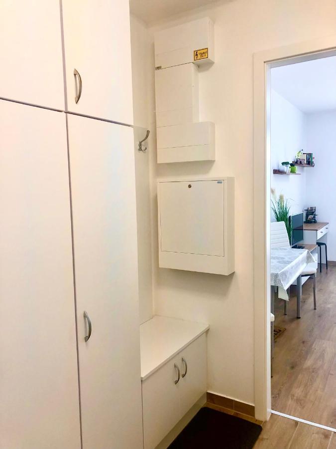 Sweet Home Apartman , 30Sqm Studio, Free Private Parking, Mountain View, Balcony, 20 Min From Downtown 布达佩斯 外观 照片