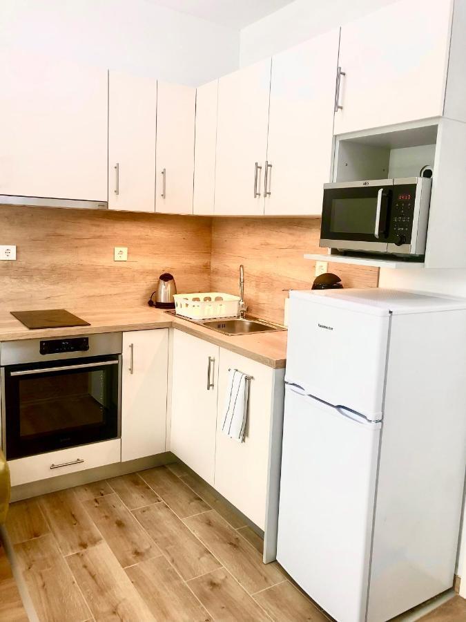 Sweet Home Apartman , 30Sqm Studio, Free Private Parking, Mountain View, Balcony, 20 Min From Downtown 布达佩斯 外观 照片