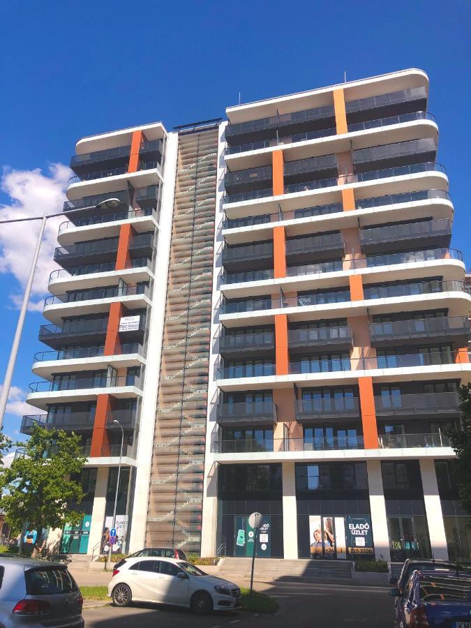 Sweet Home Apartman , 30Sqm Studio, Free Private Parking, Mountain View, Balcony, 20 Min From Downtown 布达佩斯 外观 照片