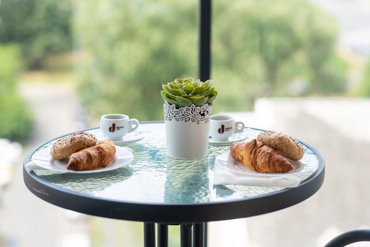 Sweet Home Apartman , 30Sqm Studio, Free Private Parking, Mountain View, Balcony, 20 Min From Downtown 布达佩斯 外观 照片