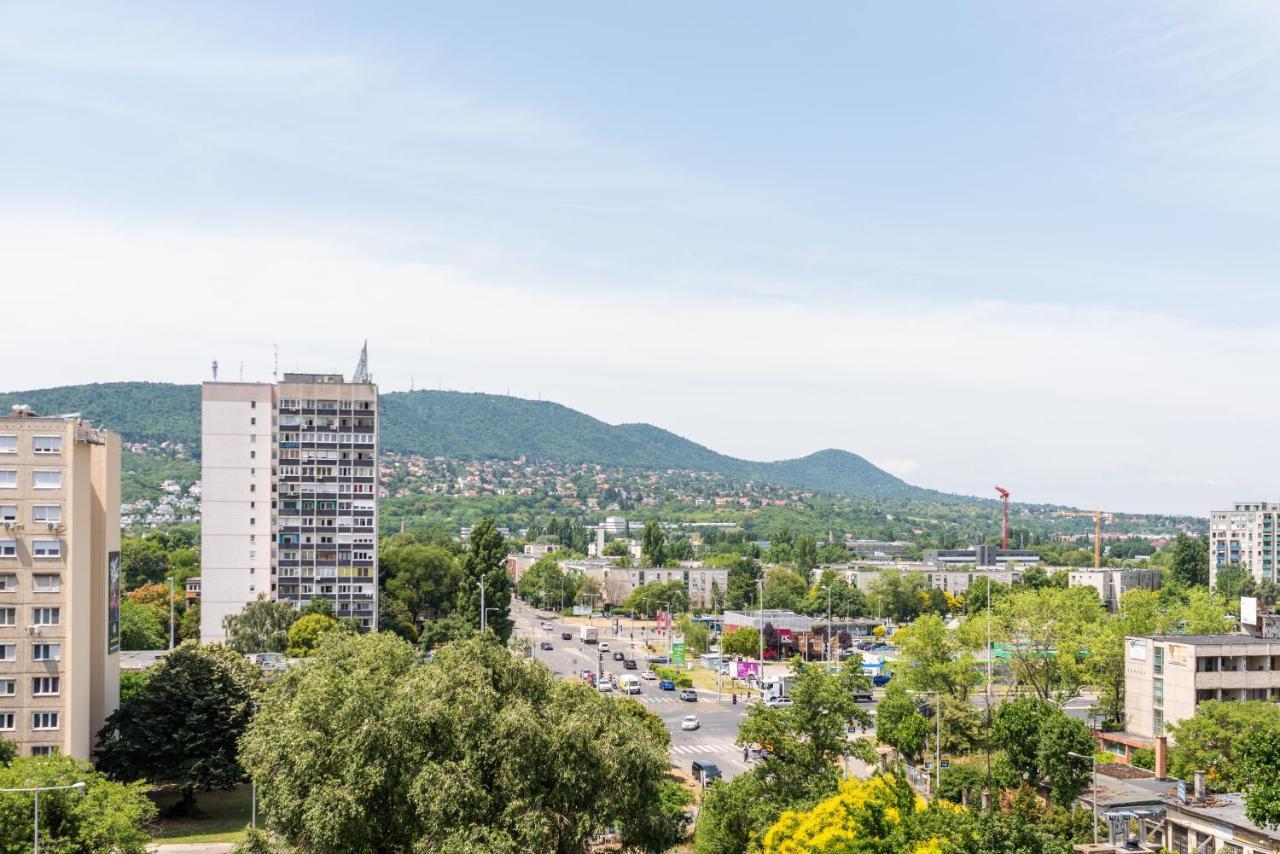 Sweet Home Apartman , 30Sqm Studio, Free Private Parking, Mountain View, Balcony, 20 Min From Downtown 布达佩斯 外观 照片