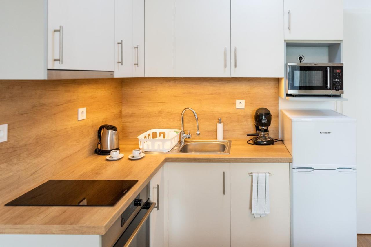 Sweet Home Apartman , 30Sqm Studio, Free Private Parking, Mountain View, Balcony, 20 Min From Downtown 布达佩斯 外观 照片