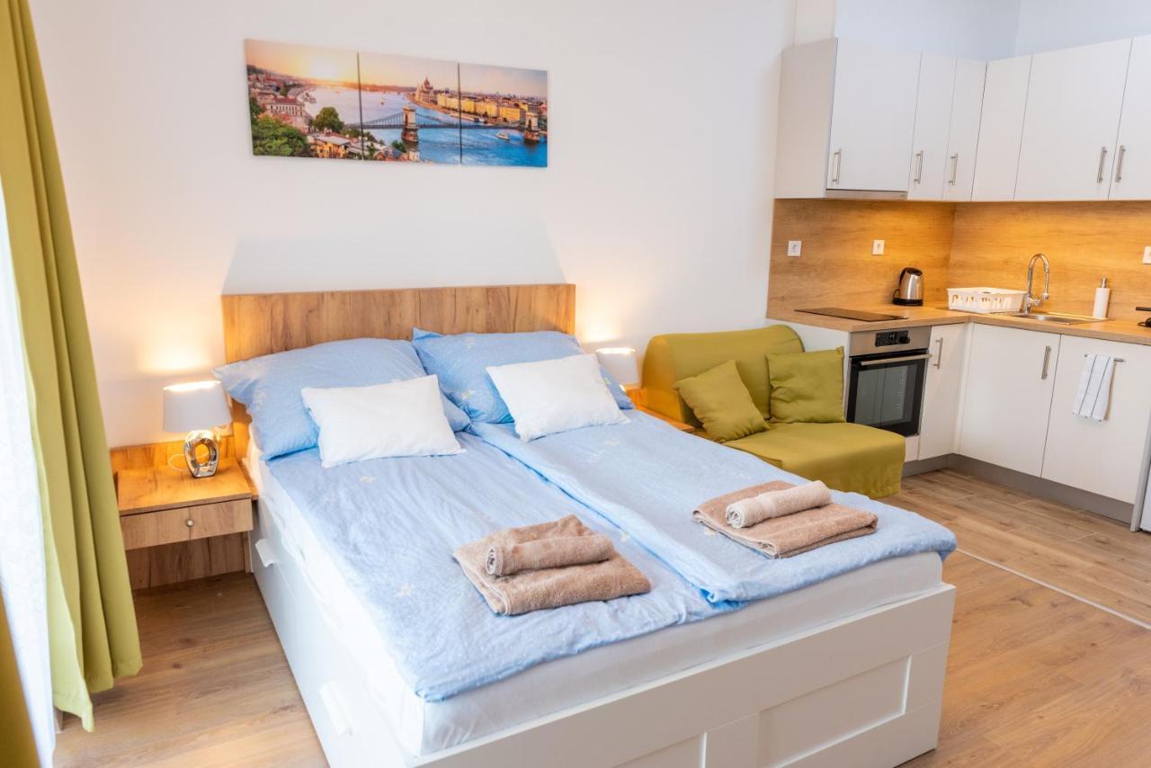 Sweet Home Apartman , 30Sqm Studio, Free Private Parking, Mountain View, Balcony, 20 Min From Downtown 布达佩斯 外观 照片