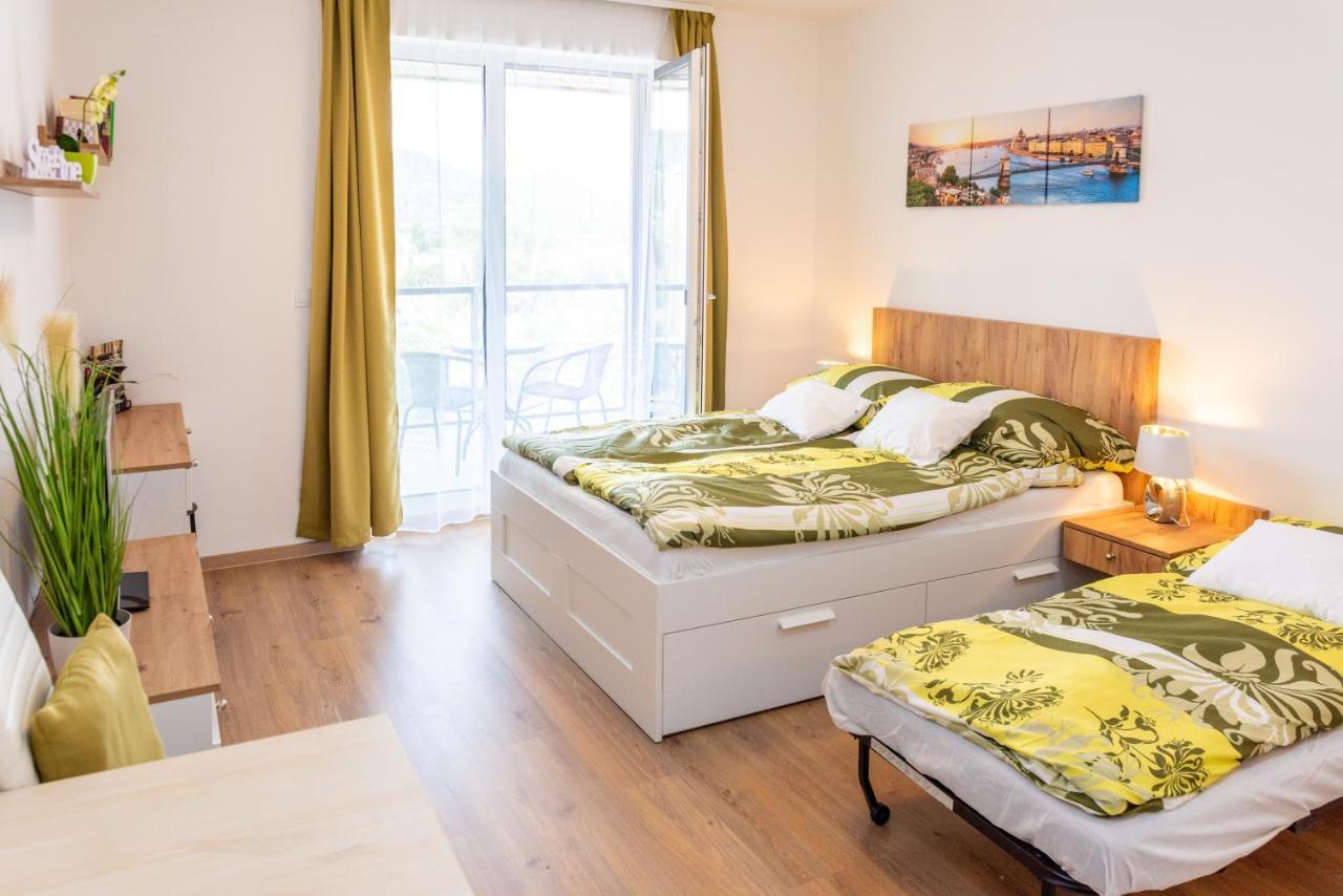 Sweet Home Apartman , 30Sqm Studio, Free Private Parking, Mountain View, Balcony, 20 Min From Downtown 布达佩斯 外观 照片