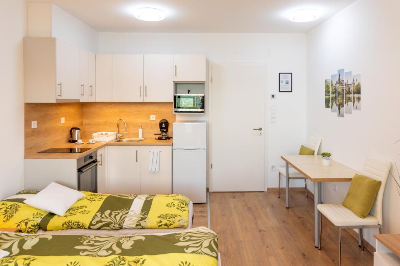 Sweet Home Apartman , 30Sqm Studio, Free Private Parking, Mountain View, Balcony, 20 Min From Downtown 布达佩斯 外观 照片