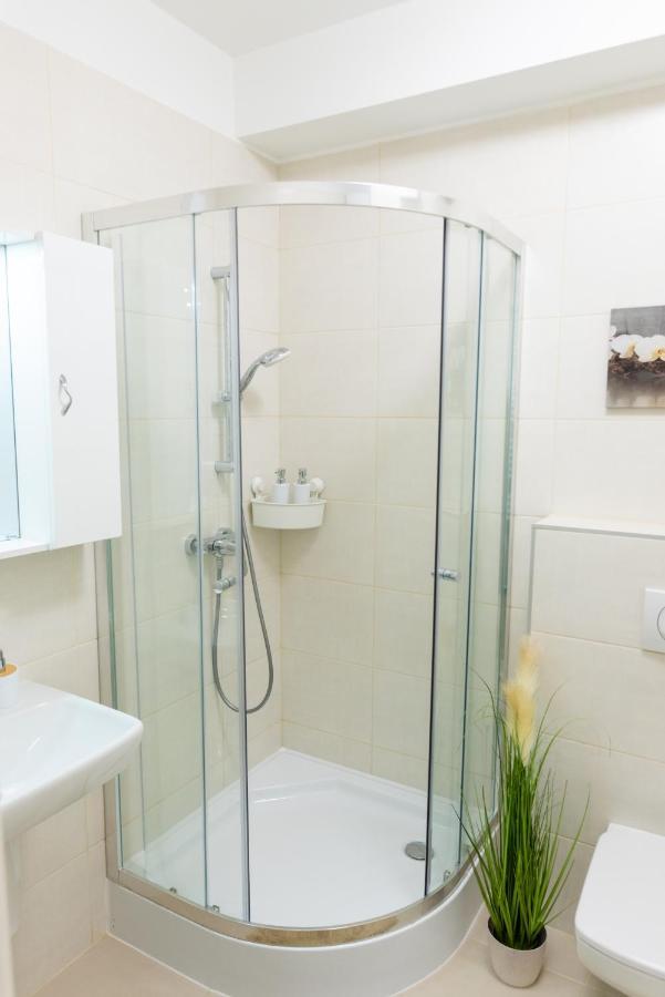 Sweet Home Apartman , 30Sqm Studio, Free Private Parking, Mountain View, Balcony, 20 Min From Downtown 布达佩斯 外观 照片