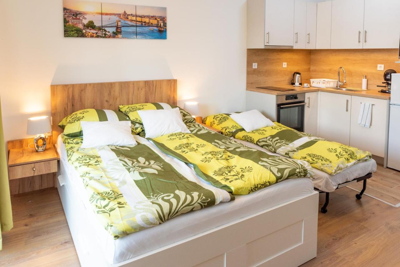Sweet Home Apartman , 30Sqm Studio, Free Private Parking, Mountain View, Balcony, 20 Min From Downtown 布达佩斯 外观 照片