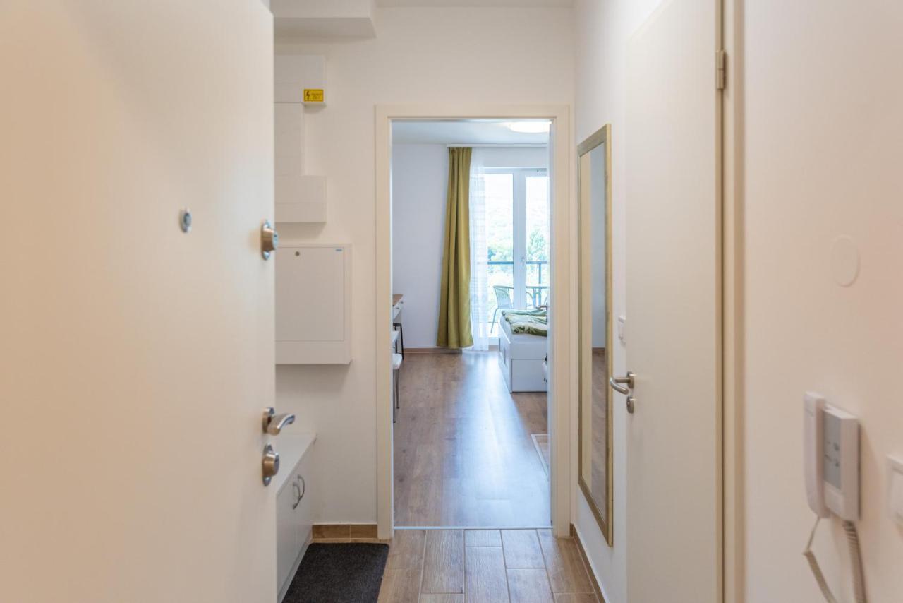 Sweet Home Apartman , 30Sqm Studio, Free Private Parking, Mountain View, Balcony, 20 Min From Downtown 布达佩斯 外观 照片