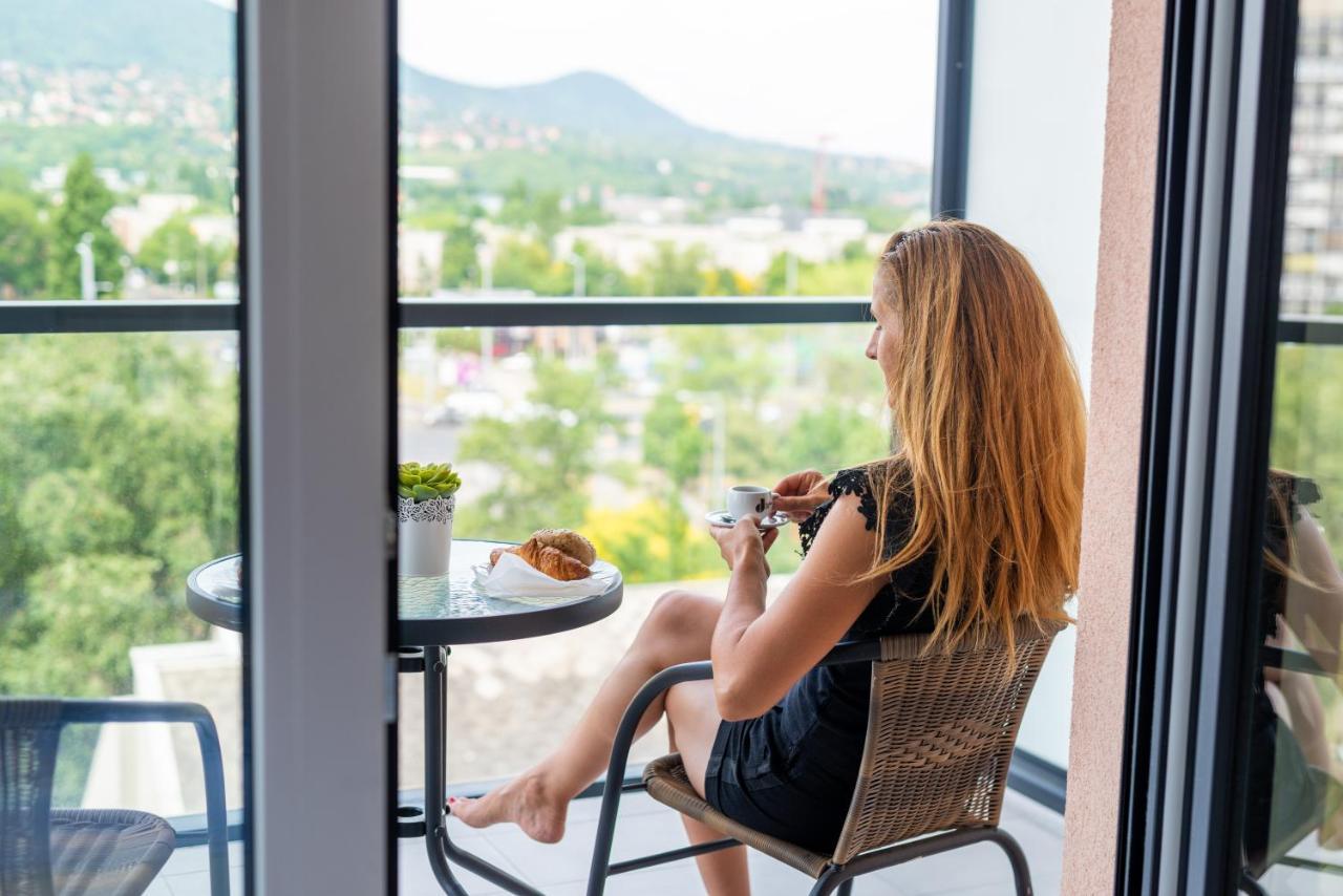 Sweet Home Apartman , 30Sqm Studio, Free Private Parking, Mountain View, Balcony, 20 Min From Downtown 布达佩斯 外观 照片