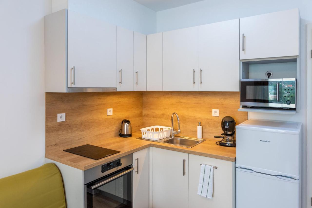 Sweet Home Apartman , 30Sqm Studio, Free Private Parking, Mountain View, Balcony, 20 Min From Downtown 布达佩斯 外观 照片