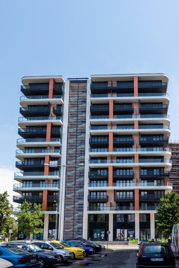 Sweet Home Apartman , 30Sqm Studio, Free Private Parking, Mountain View, Balcony, 20 Min From Downtown 布达佩斯 外观 照片