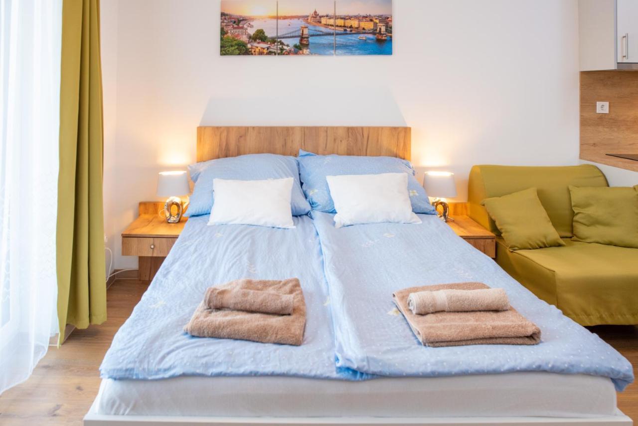 Sweet Home Apartman , 30Sqm Studio, Free Private Parking, Mountain View, Balcony, 20 Min From Downtown 布达佩斯 外观 照片