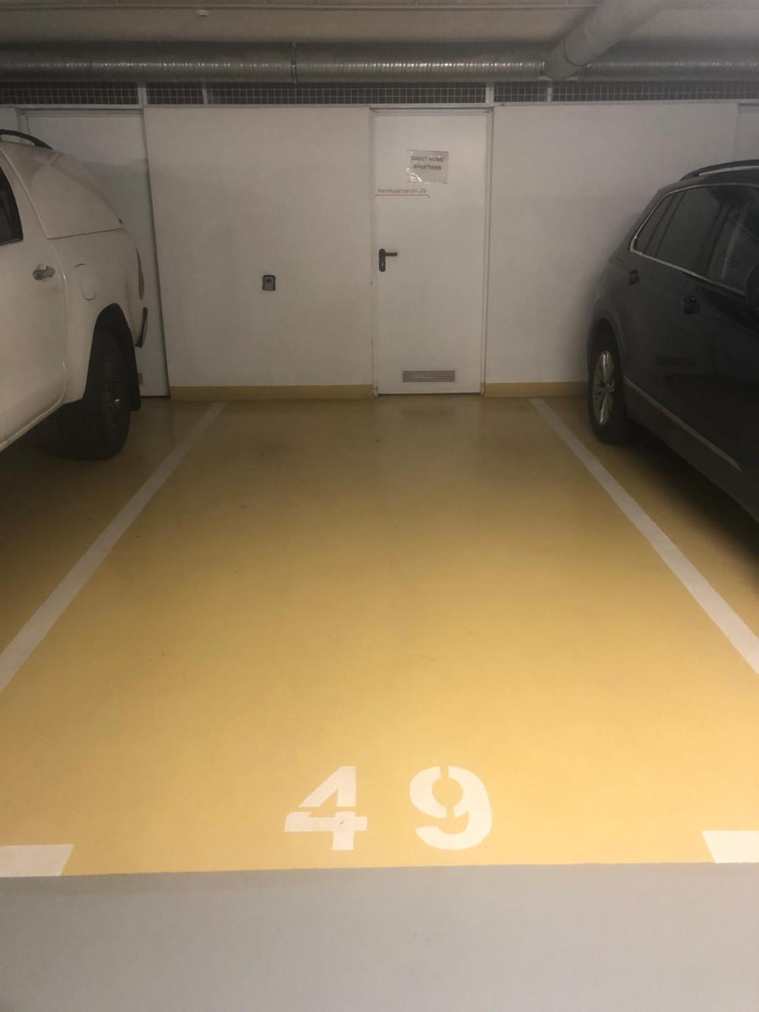 Sweet Home Apartman , 30Sqm Studio, Free Private Parking, Mountain View, Balcony, 20 Min From Downtown 布达佩斯 外观 照片